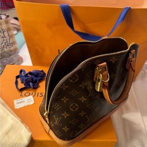 Louis Vuitton authentic only 1 1/2 years old I don’t have date code is chipped